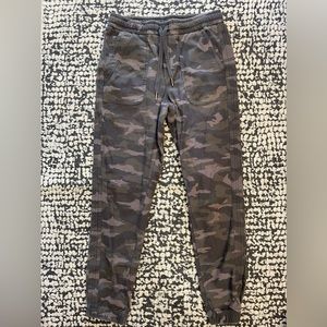 Women’s size 2 Athleta Farallon joggers in camo print